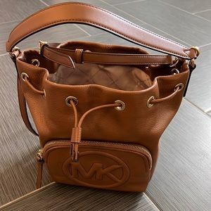 New MK Michael Kors Brynn leather bucket shoulder bag/tote purse